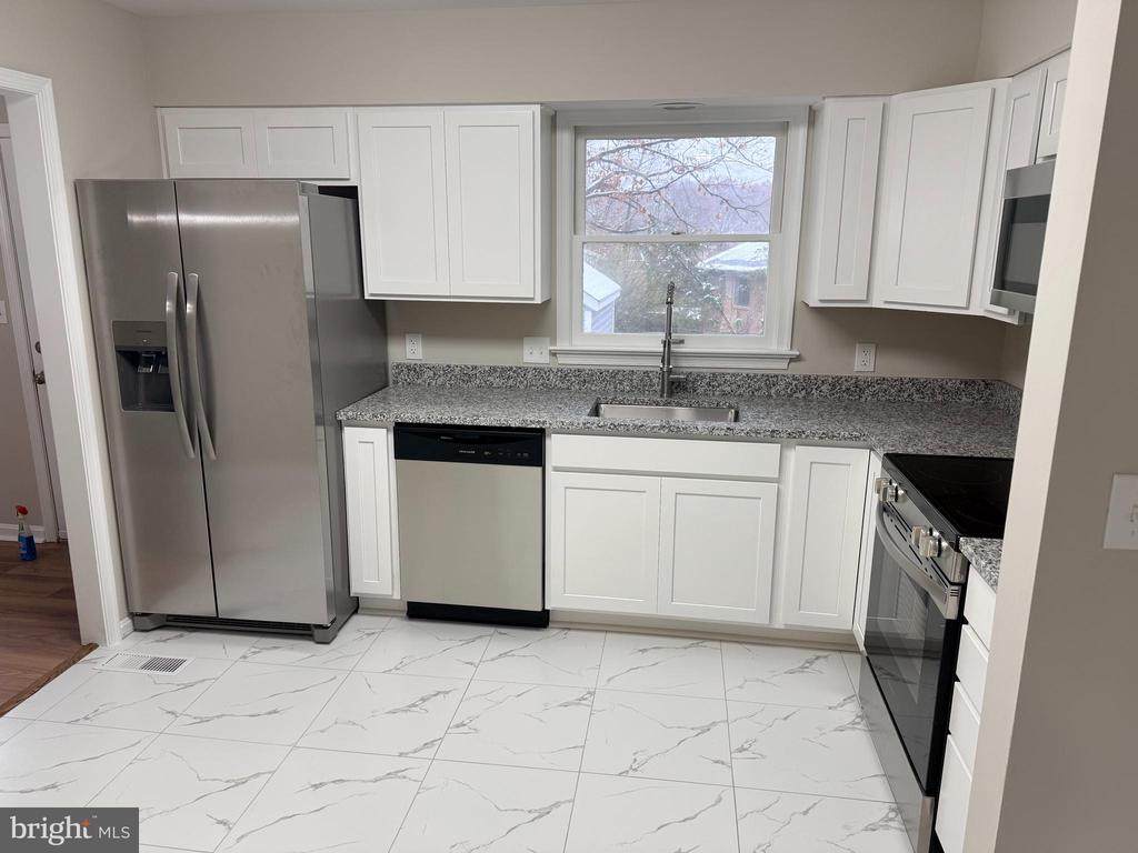 537 Butternut Dr - Photo 1