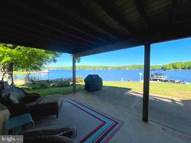 216 Cornwallis Ave - Photo 1