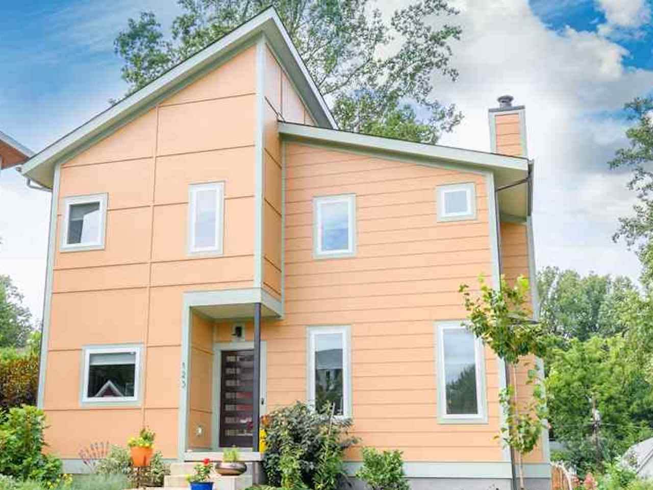 123 Porter Ave - Photo 1