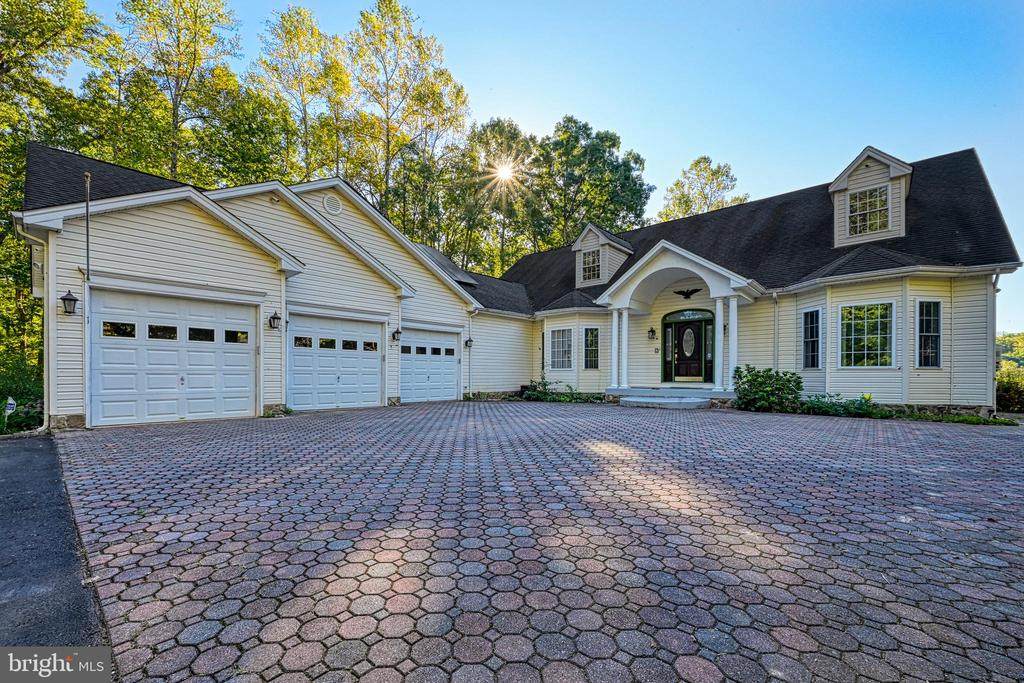 401 Laurelwood Dr - Photo 1