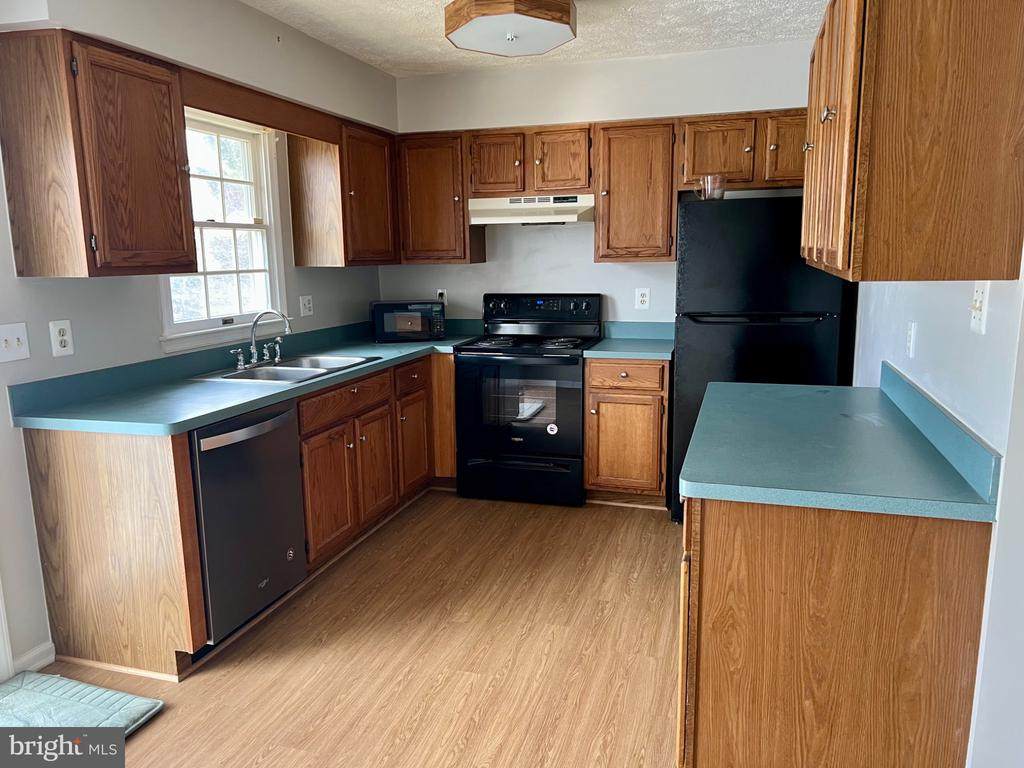 1600 Harrier Ln - Photo 1