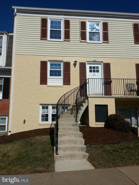 165 Leeds Ct W - Photo 1