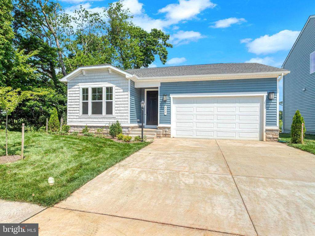 635 Clover Ln - Photo 1