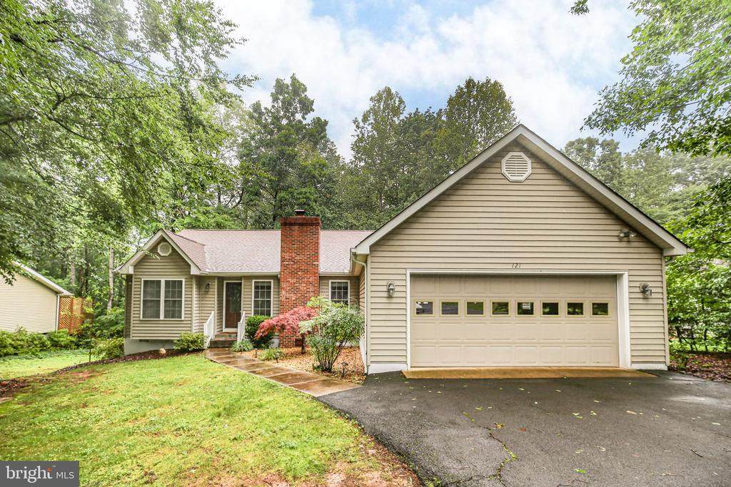 121 Jefferson Ave - Photo 1