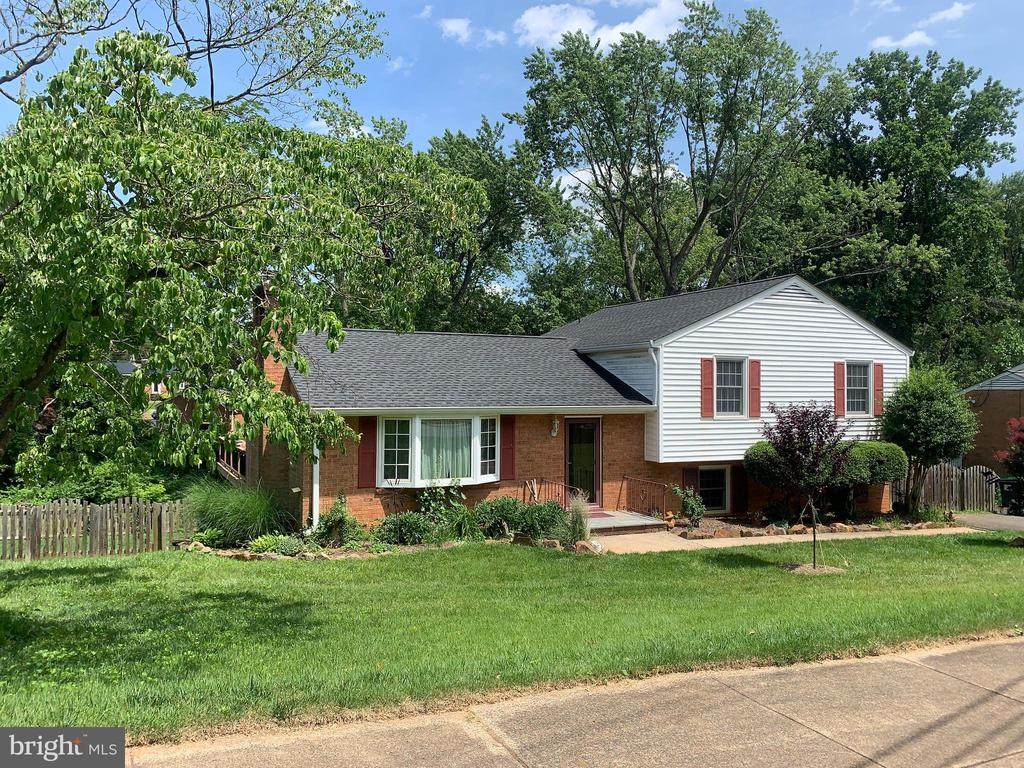 2224 Greenbrier - Photo 1