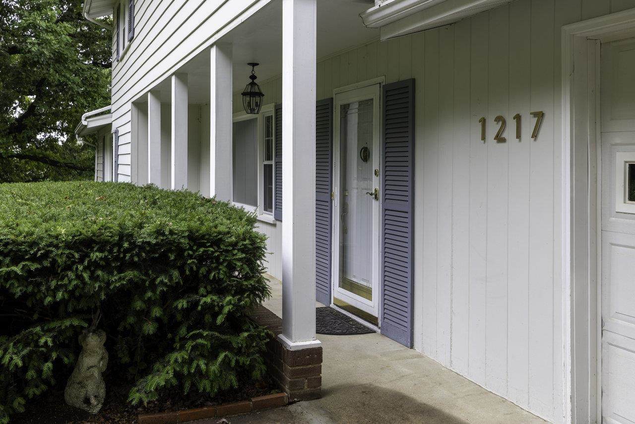 1217 Windsor Rd - Photo 1