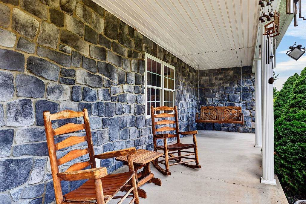 https://bt-photos.global.ssl.fastly.net/cville/orig_boomver_4_679754-2.jpg