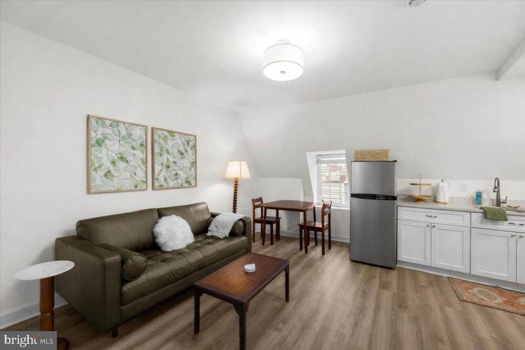 380 Broadview Ave - Photo 1