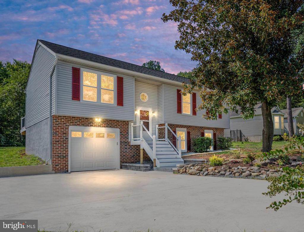 503 Lakeview Pkwy - Photo 1