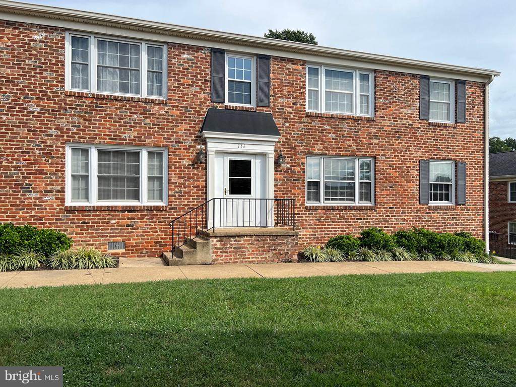 136 Hessian Hills Cir - Photo 1