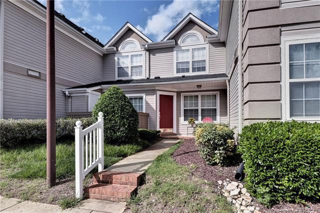 1402 Queens Crossing - Photo 1