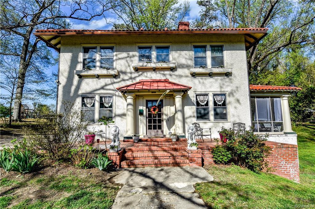 1557 Sycamore Street - Photo 1