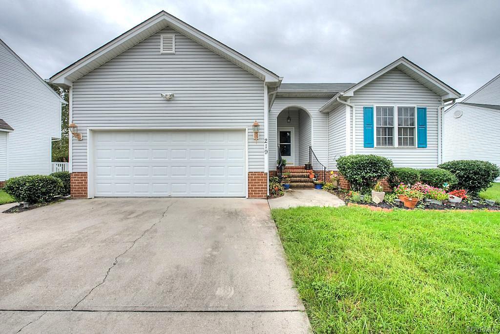 219 Bluffs Terrace - Photo 1