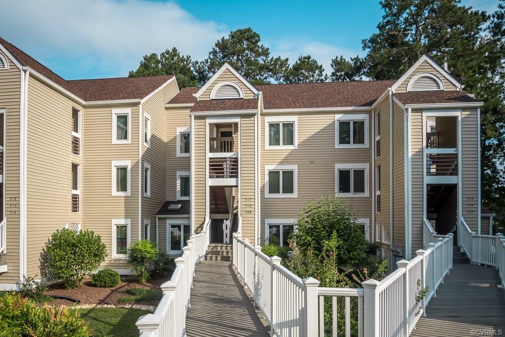 208 Water Pointe Court - Photo 1