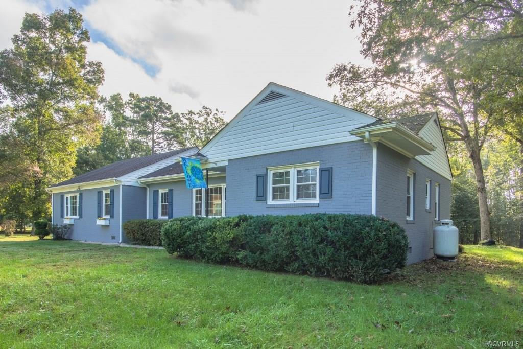 905 Sunset Drive - Photo 1