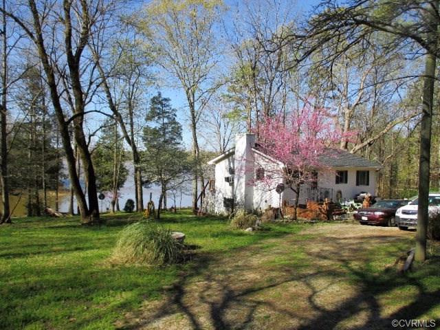 210 Occoneechee Road - Photo 1