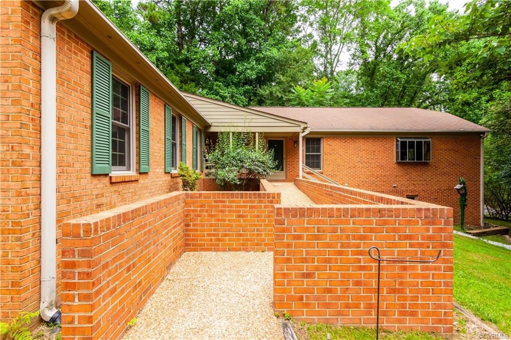101 Blassingham - Photo 1
