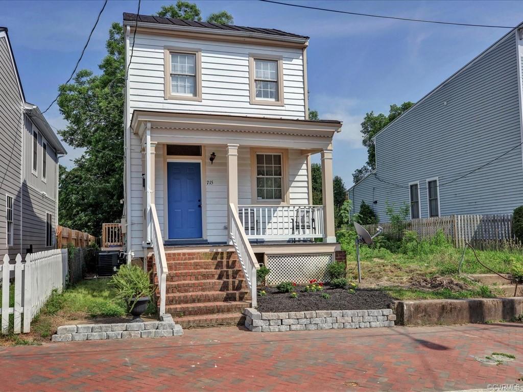 715 24th Street - Photo 1