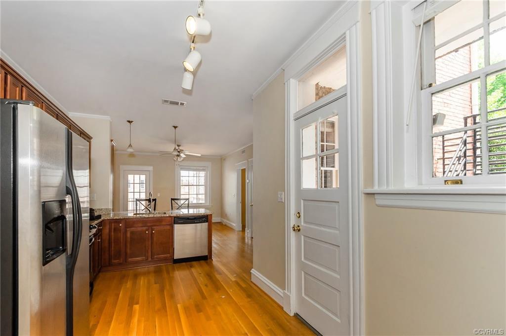 1618 Park Avenue - Photo 1