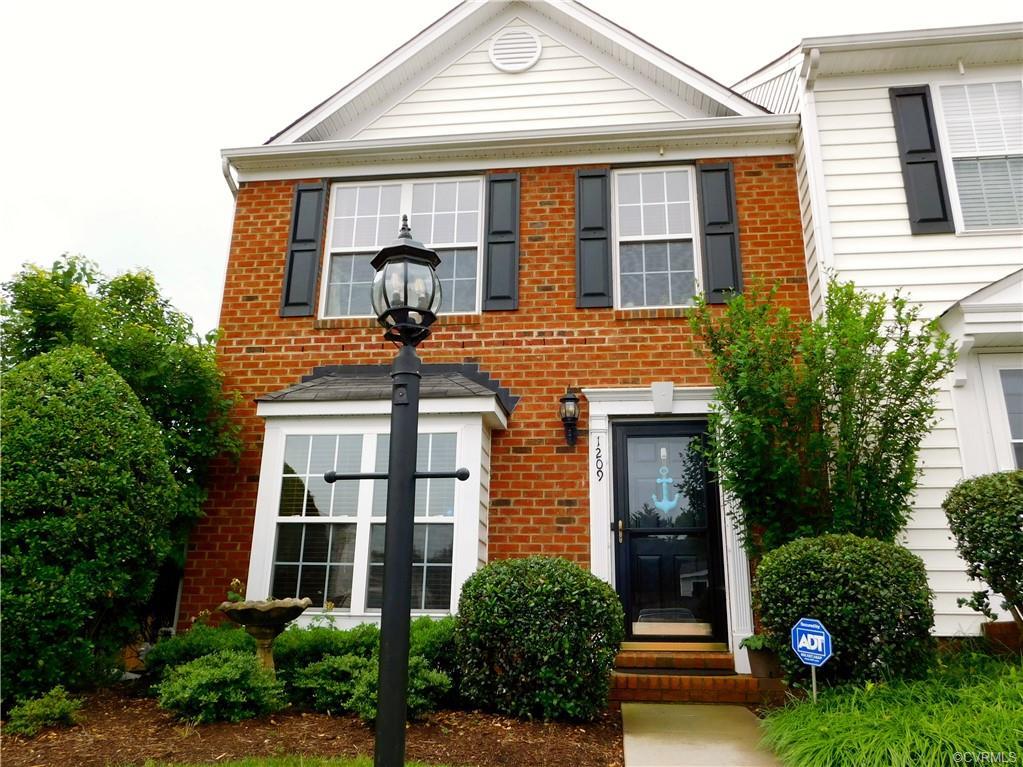 1209 Magnolia Pointe Boulevard - Photo 1