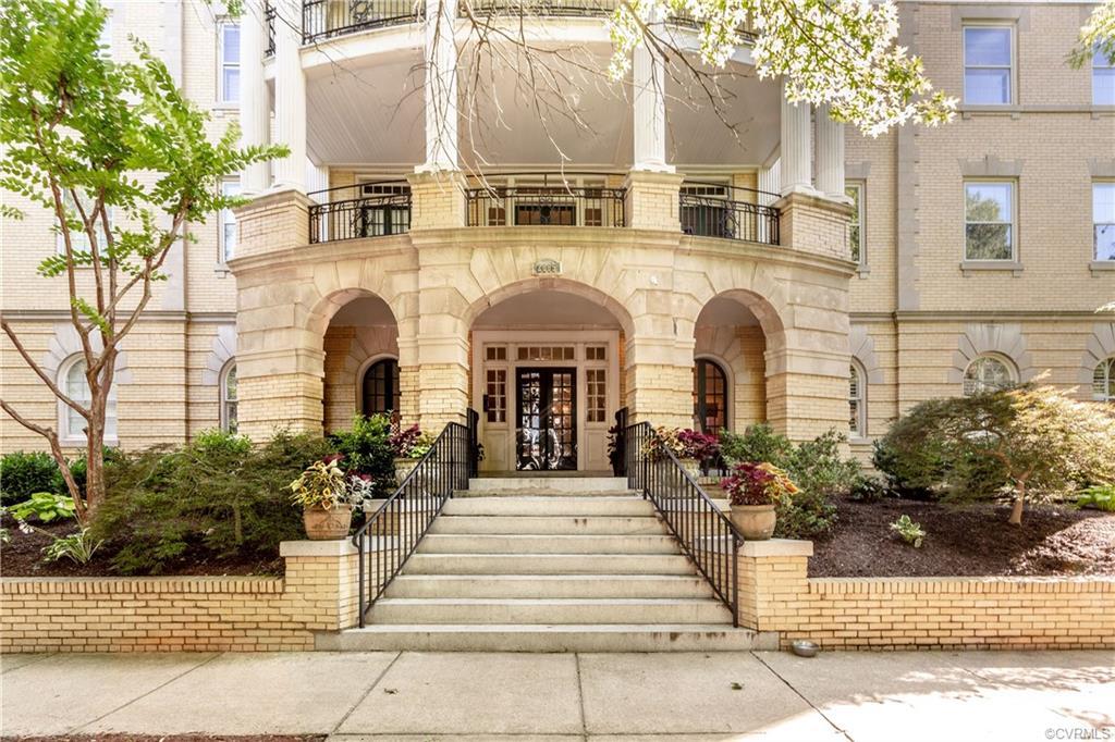 2805 Monument Avenue - Photo 1