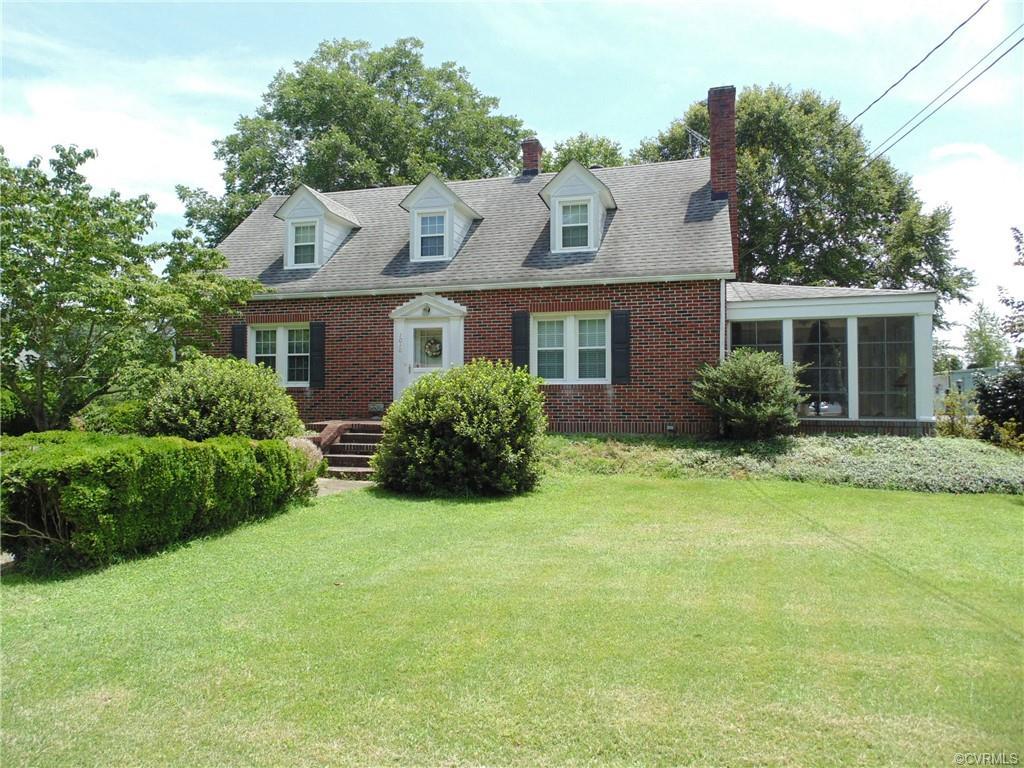 1010 E. Magnolia Ave - Photo 1