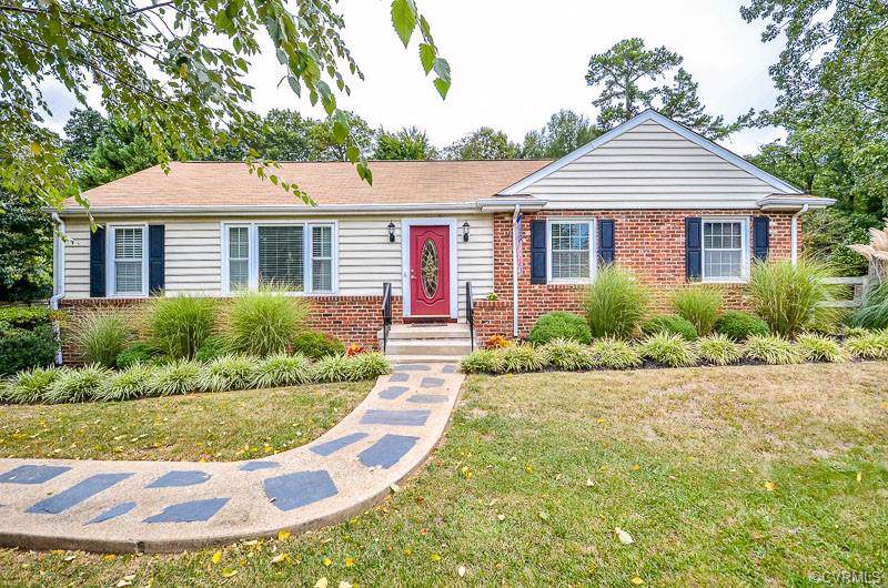 8600 Oakcroft Drive - Photo 1