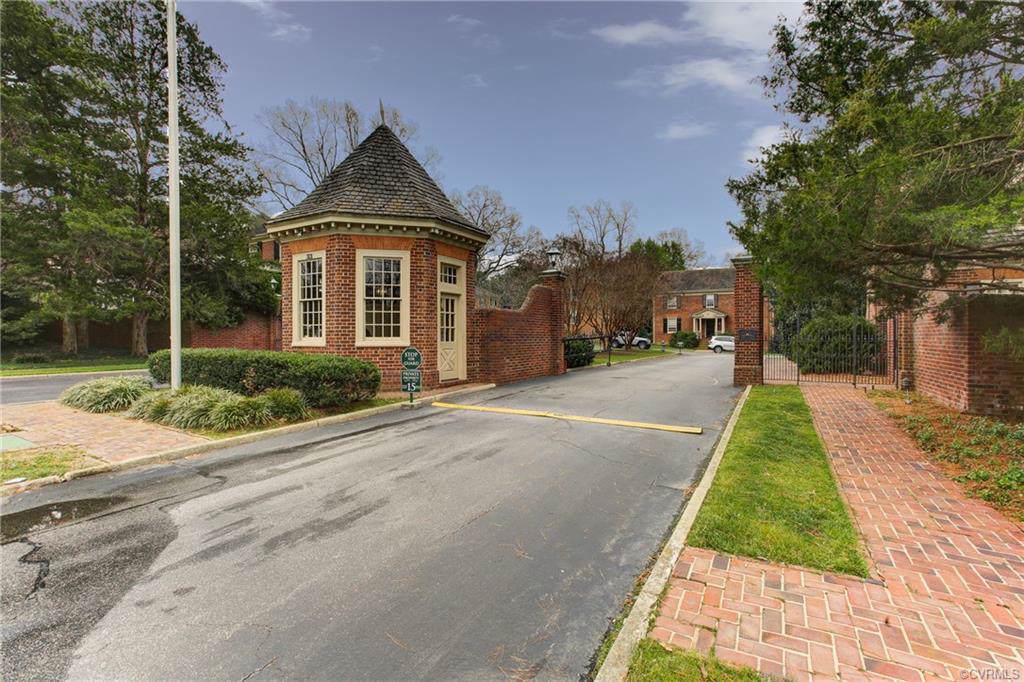 6161 River Road - Photo 1