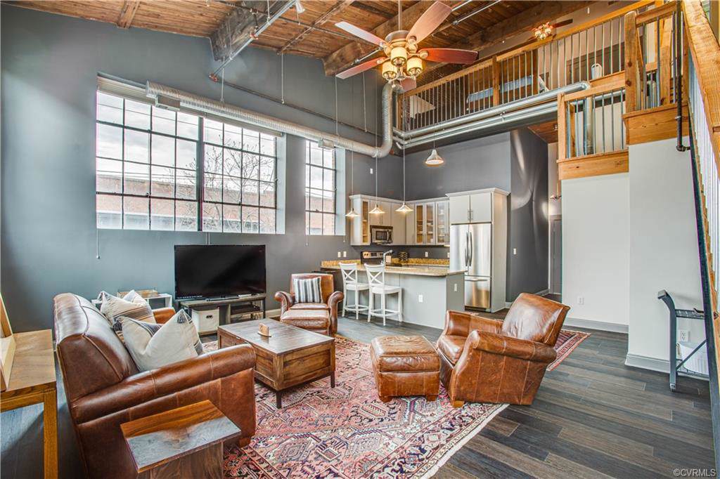 1701 Summit Avenue - Photo 1