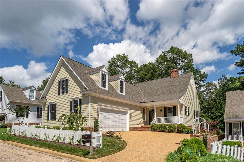 112 Hollinwell - Photo 1