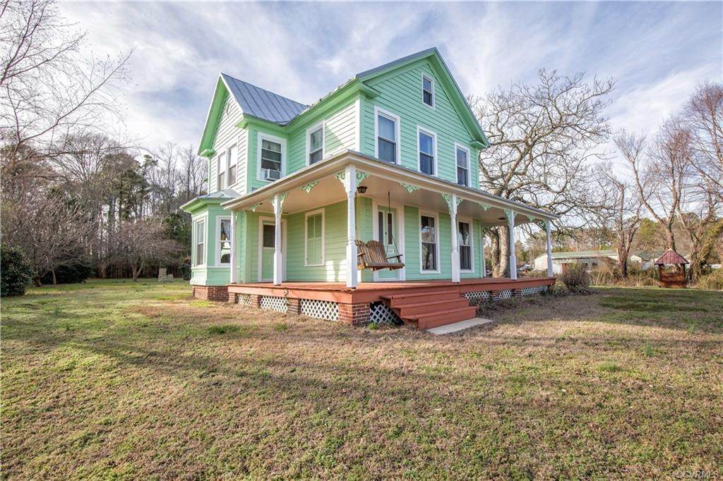 2271 Fairport Road - Photo 1