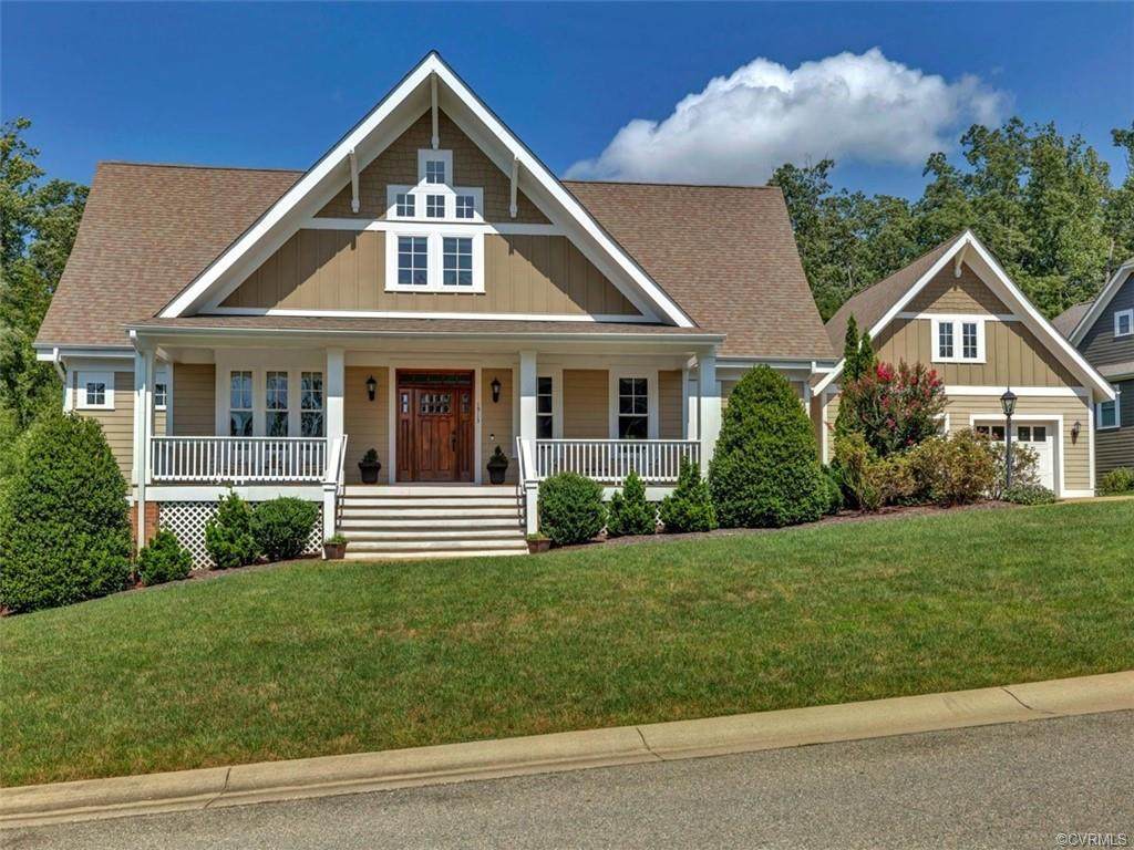 1913 Farnborough Drive - Photo 1