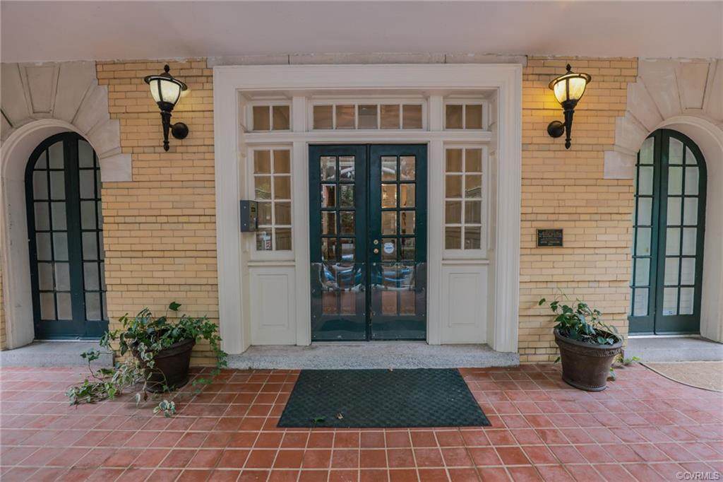 2805 Monument Avenue - Photo 1
