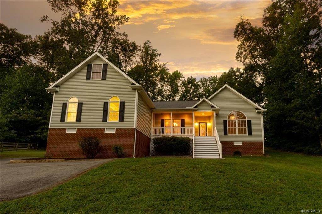 5440 White Oak Circle - Photo 1