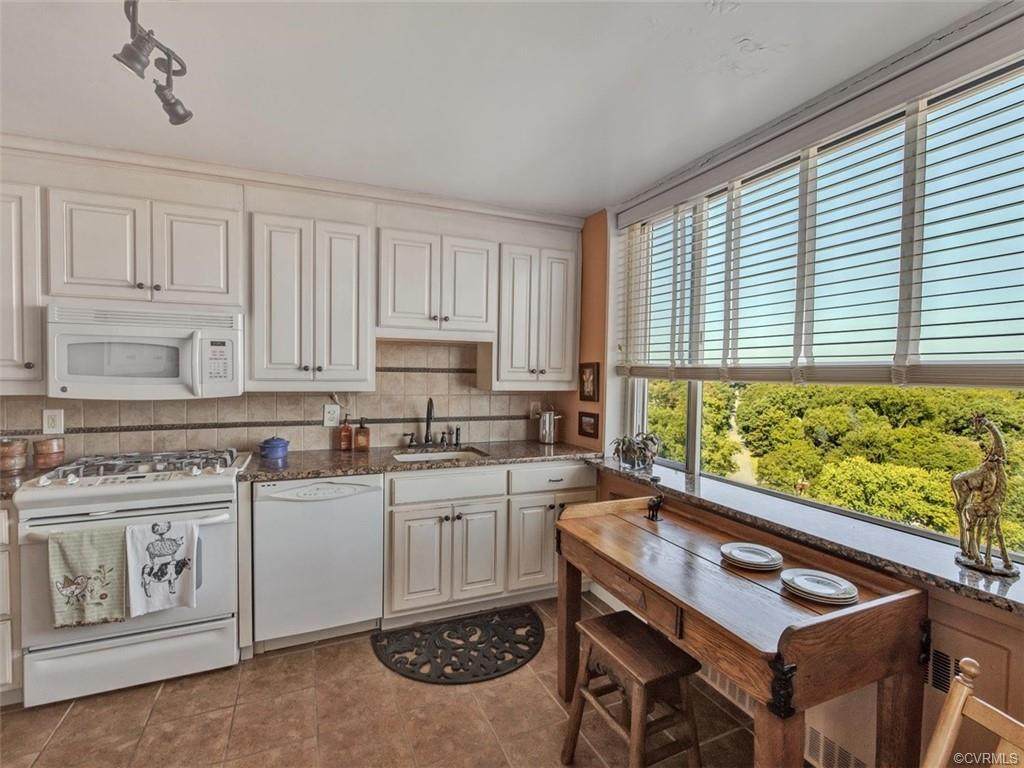 5100 Monument Avenue - Photo 1