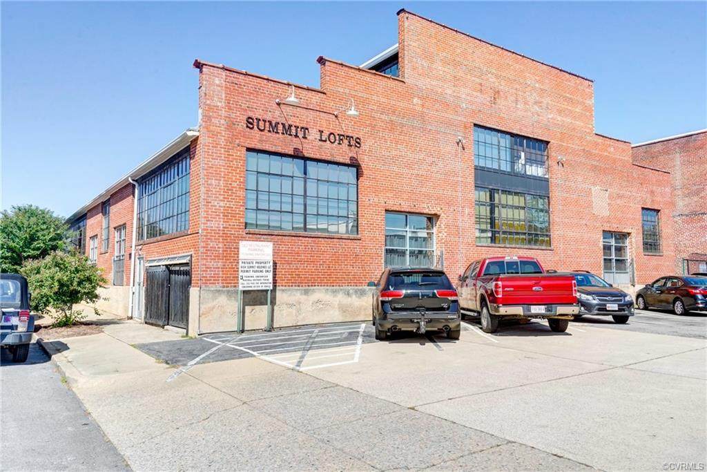 1701 Summit Avenue - Photo 1