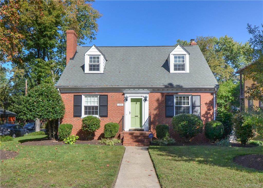 1322 Laburnum Avenue - Photo 1
