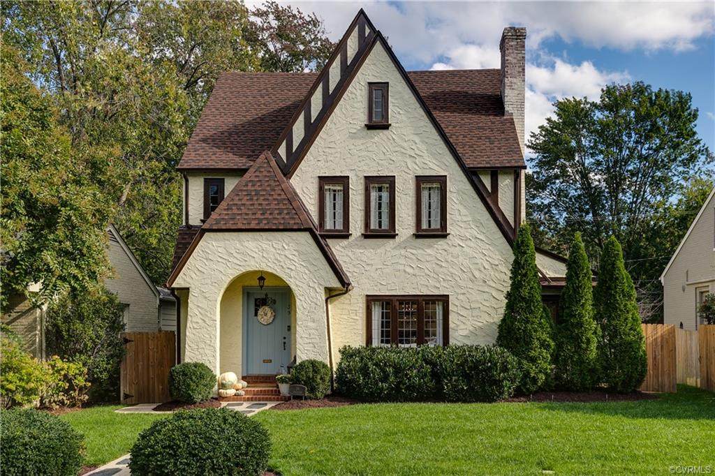 39 Lexington Road - Photo 1