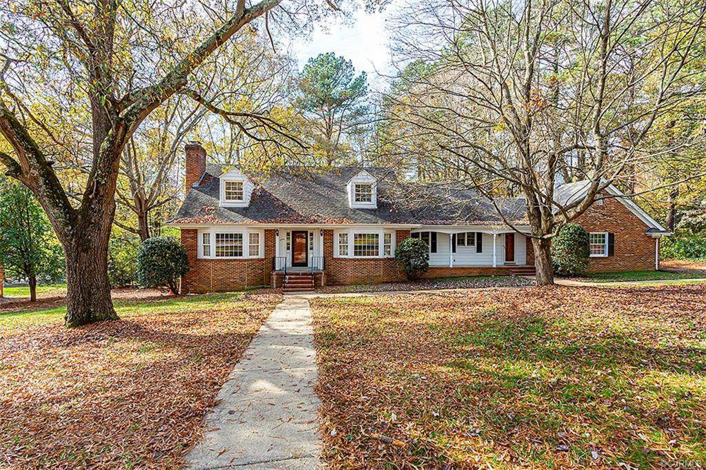 208 Sweetbriar Drive - Photo 1