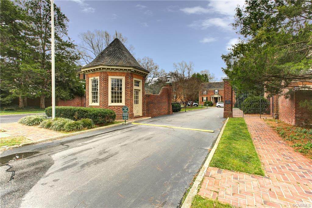 6161 River Road - Photo 1