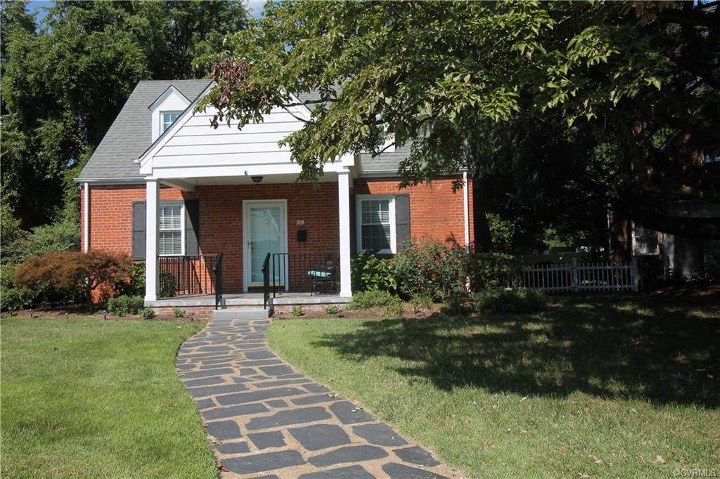 208 Woodlawn Avenue - Photo 1