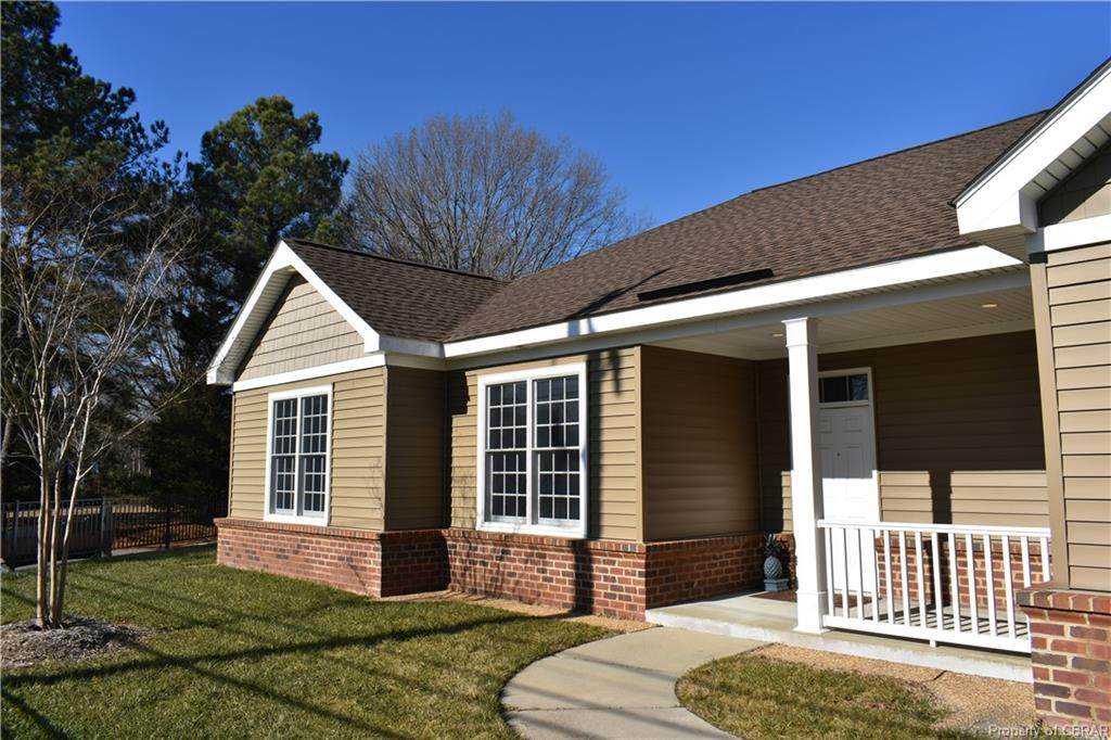 40 Village Point - Photo 1