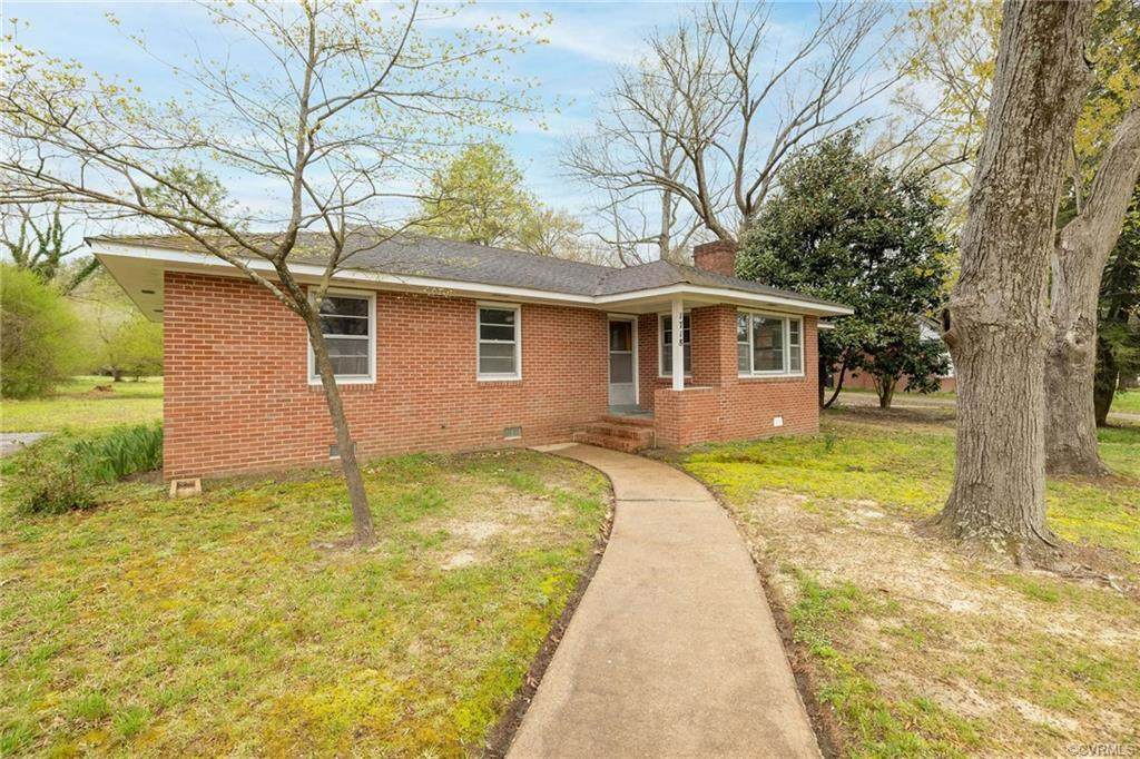 1718 Dinwiddie Avenue - Photo 1