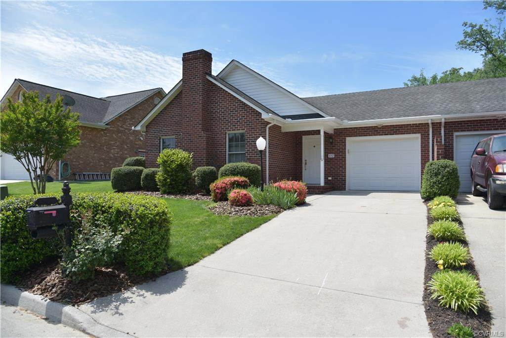 102 Cobblestone Drive - Photo 1