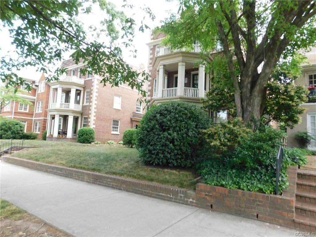 3410 Monument Avenue - Photo 1