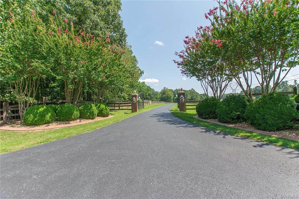 3215 Oxford Drive - Photo 1