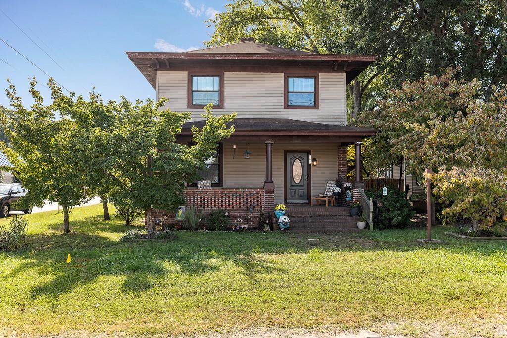 203 Lakeview Avenue - Photo 1
