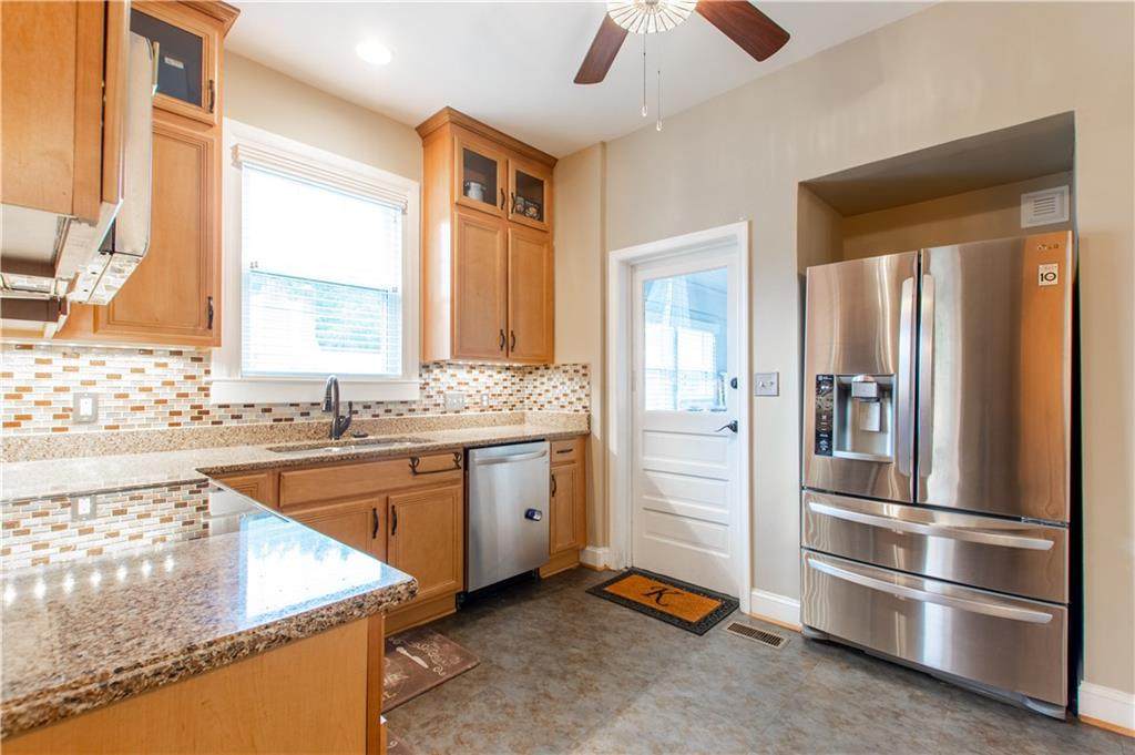 1827 Sycamore Street - Photo 1