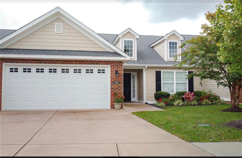 692 Anne Lane - Photo 1