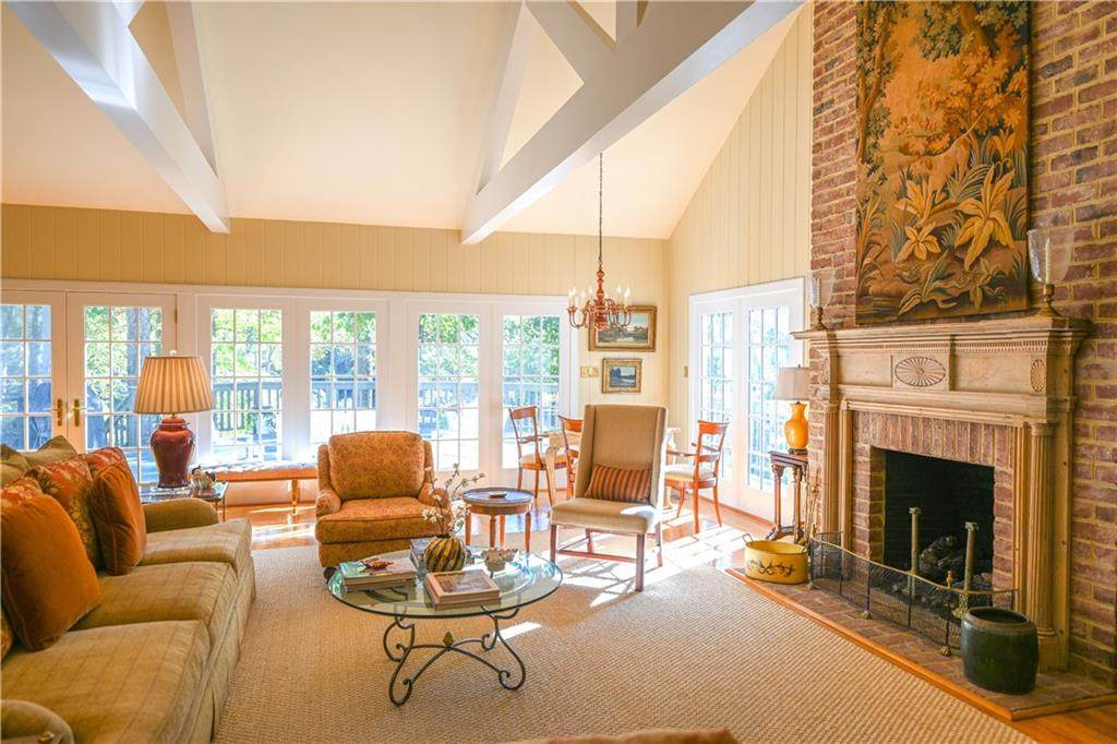593 Glebe Road - Photo 1